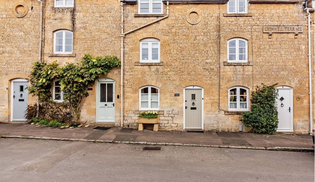 Cosy yet stylish Cotswold holiday cottage - Rosewood Cottage