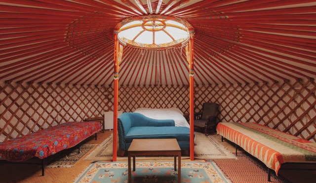Cosy yurt at a nature retreat in CA