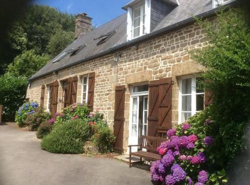 Cottages - Sleep 15 - Pool - Gardens - Bbq