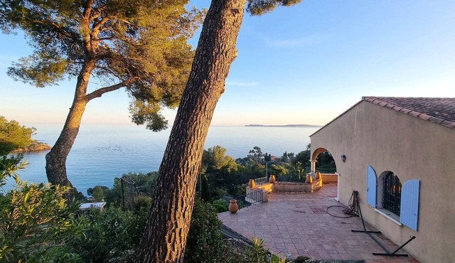 Côte d’Azur: Charming Holiday Home in Le Rayol with Breathtaking Views