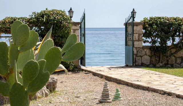 Cote Jardin Beachfront Villa