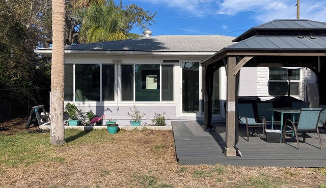 Cotee River Waterfront - .5 miles from New Port Richey Center