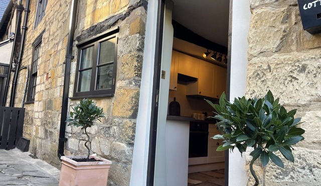 Cotswold Cottage in Winchcombe Near Broadway