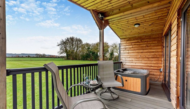 Cotswold lodge with hot tub - Cotswold View