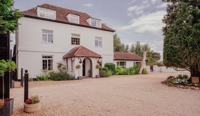 Cotswold Riverside House Amazing indoor heated swimming pool hot tub games Room