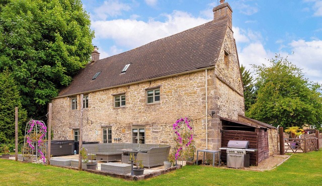 Cotswold Valley Court Manor