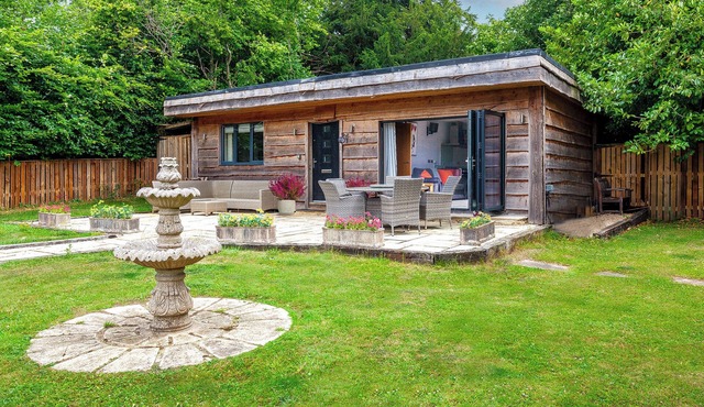 Cotswold Valley View Retreat