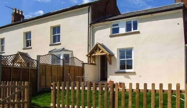 COTSWOLD VIEW, romantic, with a garden in Clifford Chambers