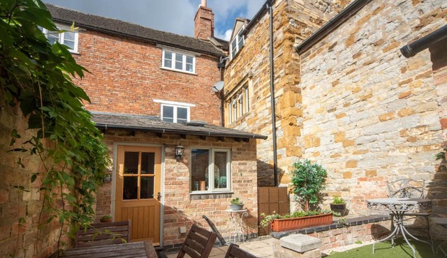 Cotswolds period townhouse near Stratford-upon-Avon, central location short walk to pubs, restaurants and shops