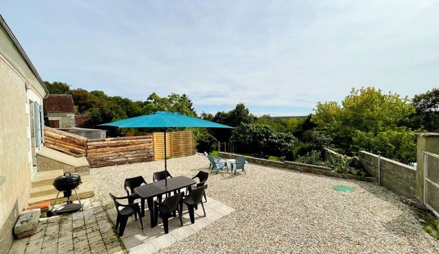 Cottage with Garden, WiFi, Private Parking near Loches