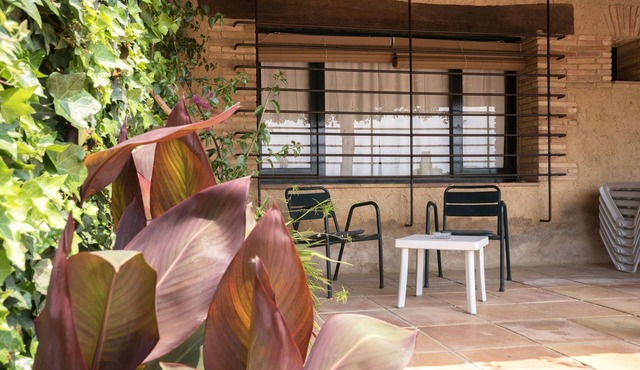 Cottage 2 people, Beach Costa Brava 17 km, pool, barbecue