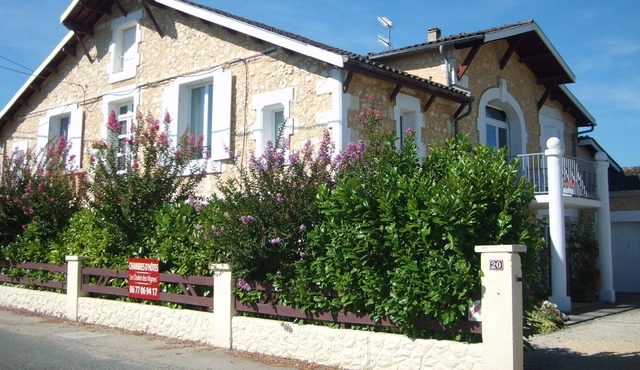 cottage with pool in the heart of the vineyard