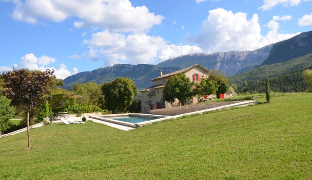 Cottage classified 4 stars, old sheepfold tastefully renovated, heated pool