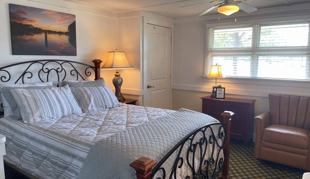 Cottage 1-B: Waterfront cottage, 1 bd 1 bath, Perfect for your next getaway!