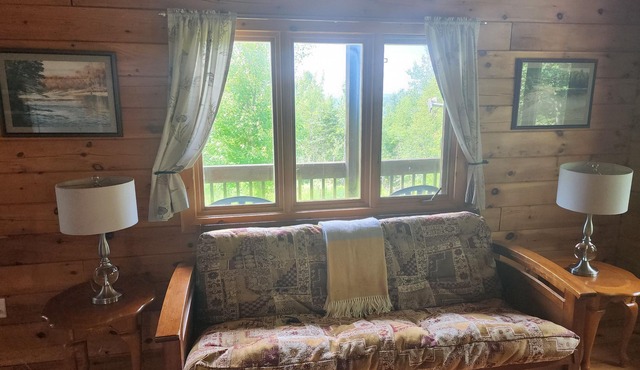 Cottage #1 in a quiet nature setting. 10 minute drive from North Sydney.