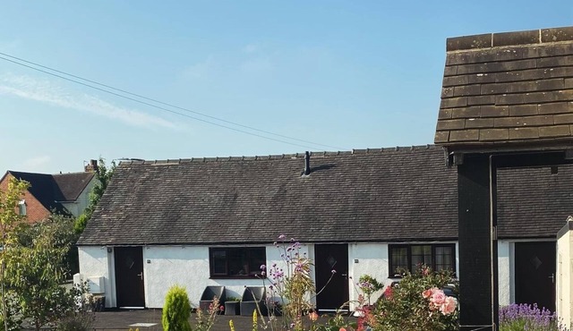 Cottage 1 - Oak , Cosy & warm with everything you need, close to Alton Towers