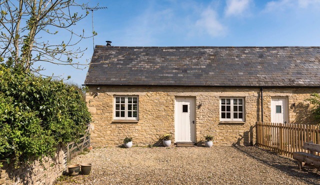 Cottage 1 - sleeps 4 guests in 2 bedrooms