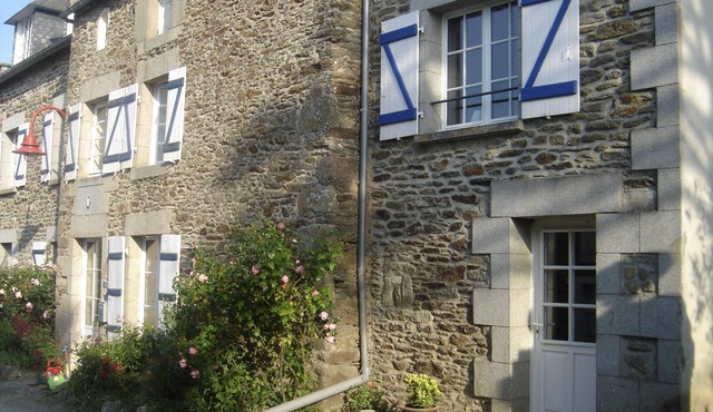 Cottage 100 meters from the beach