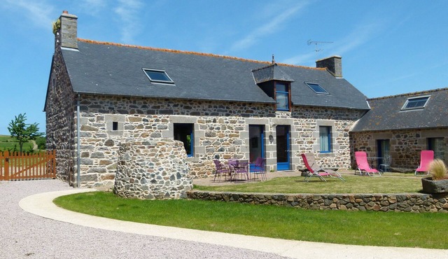 Cottage 12 or 14 seats group (2 ch RMCs in stone farmhouse with garden)