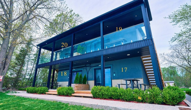 Cottage 17: Lower-Level Beachfront Unit in 4-Plex