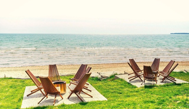 Cottage 18: Lower-Level Beachfront Unit in 4-Plex