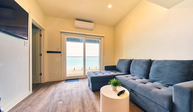Cottage 19: Upper-Level Beachfront Unit in 4-Plex