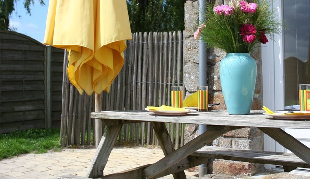 cottage 2-4 people with pool in the bay of Mont Saint Michel is 300m from the sea