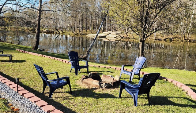 Cottage 2-bedroom house in Tallaseehatchee Creek and the Coosa River/LayLake