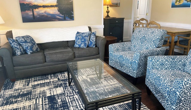 Cottage #2: Charming 2-bedroom cottage, waterfront, WiFi