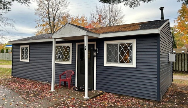 Cottage #2 The Outdoorsman, 2 Bedroom Cottage