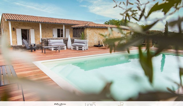 Cottage 2 to 4 people, in wine property and near Bordeaux.