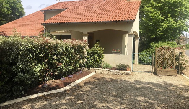 "Cottage 2 to 4 people Swimming pool at 28 degrees all year round"