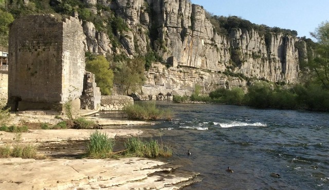 cottage 200 meters from the beach in village of character