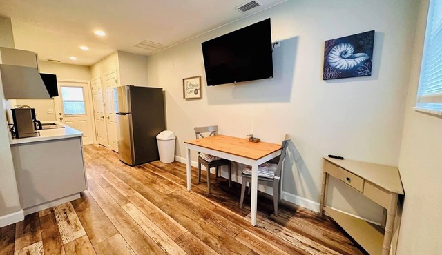 Cottage 22: The Boathouse - Waterfront Lodging in Downtown Tavares, FL