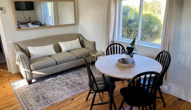 Cottage #3 - 2 bedroom - family & pet friendly!