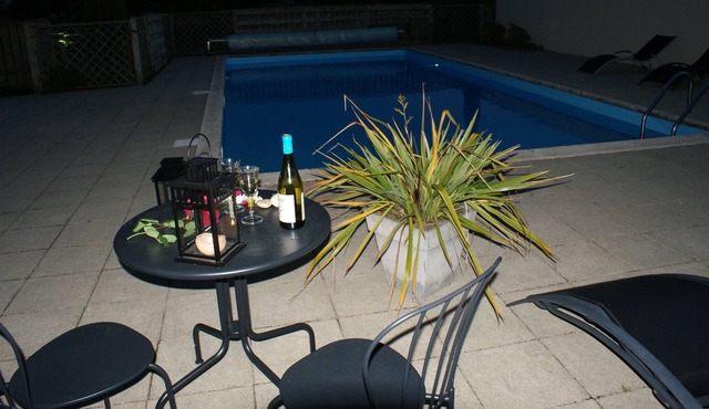cottage 3 to 5 people with swimming pool in the bay of mont st michel at 300 m from the sea