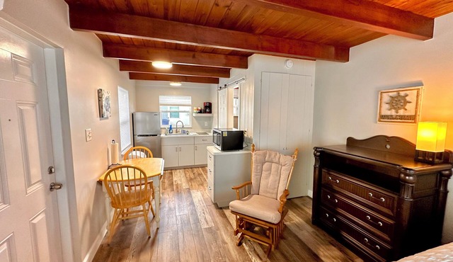 Cottage 34: Coconut Cottage - Waterfront Lodging in Downtown Tavares, FL
