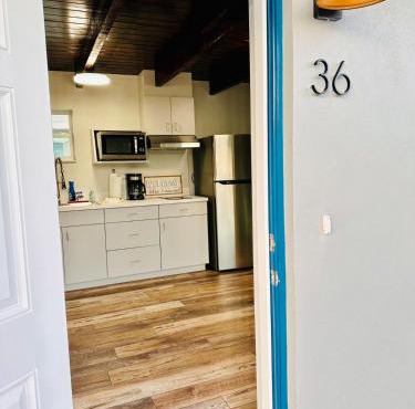 Cottage 36, Sunshine Suite - Dora Canal Court - a downtown, waterfront community