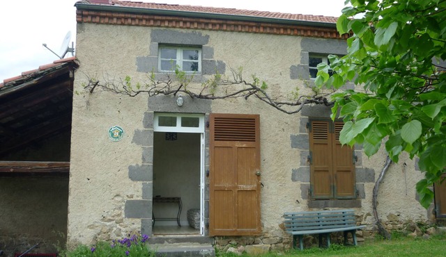 Cottage 4/5 people in Arlet "in a green setting"