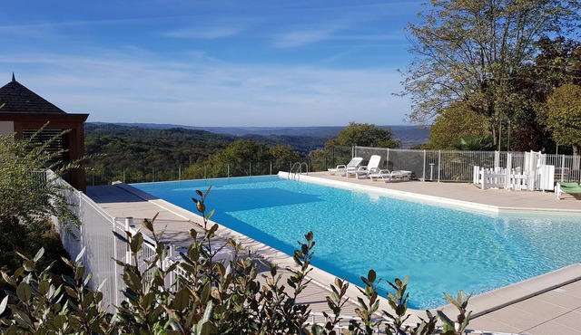 Cottage 4/6 people in a holiday village *** in Montignac Lascaux.