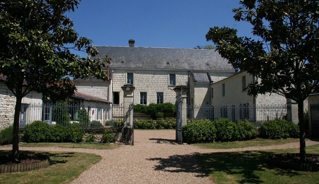 Cottage, 4 bedrooms up to 10, pool, in a XVIIth C Castle in the Loire Valley