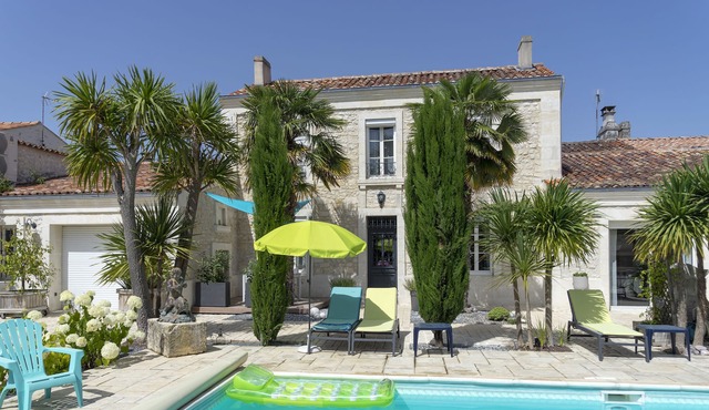 Cottage 4 people in exceptional 4 * villa. In the heart of the shopping village