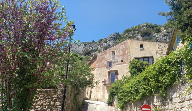 Cottage 5 pers., near Sault, pets allowed.