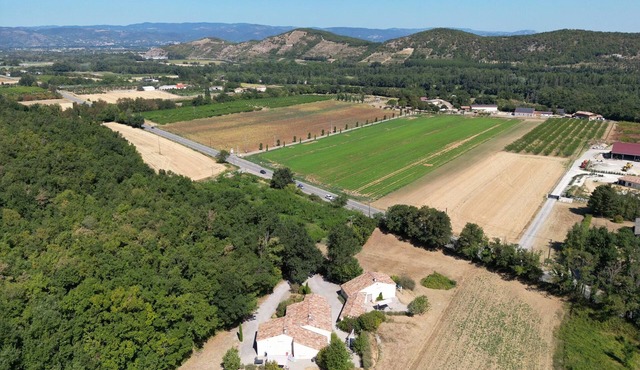 Cottage 5 ps. 2 cres. Swimming pool. Center Drôme, ideal to discover Drome and Ardeche