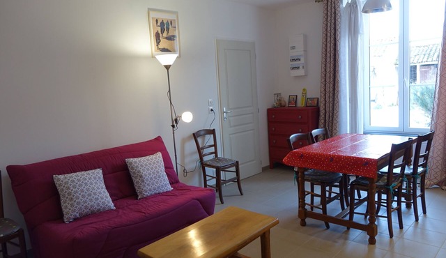 Cottage 5 to 7 people. 20 mins from La Rochelle, 10 mins from the Marais Poitevin.