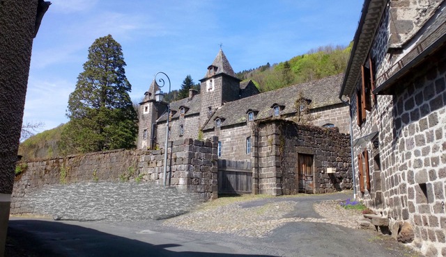 Cottage 50 m², in a small valley town on the banks of the Aspre river.