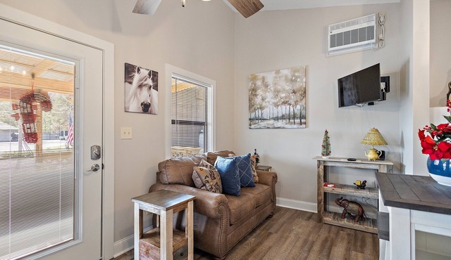 Cottage 6 - Hooty's Place