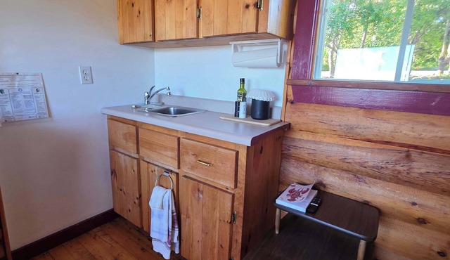 Cottage # 6 Hunts Point Beach Cottages - 1 bedroom