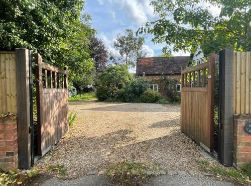 Cottage 7 mins from Henley with gated parking