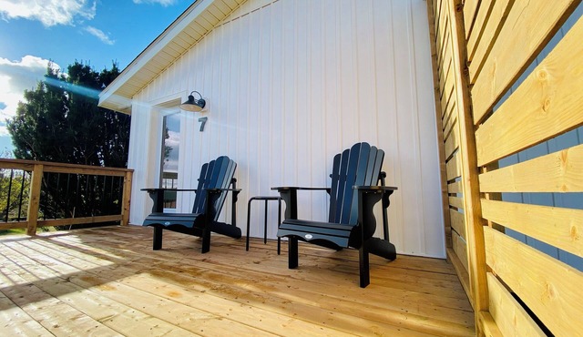 Cottage #7 with coastal decor - 1 bedroom - pet friendly!